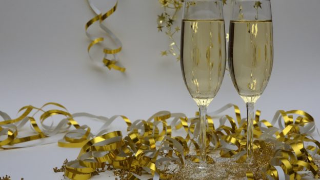 Champagne glasses with gold ribbons